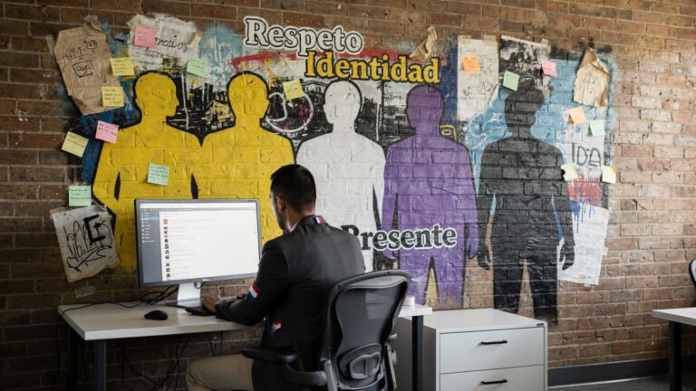 Personas no binarias en el trabajo: invisibles en las estadísticas, presentes en las oficinas
