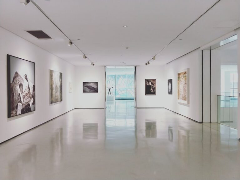 Artistas que rompen moldes: las creadoras que están redefiniendo el arte contemporáneo